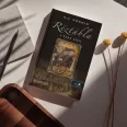 Réztábla a kapu alatt